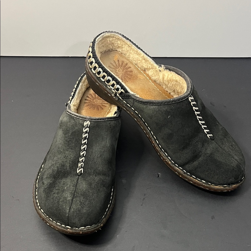 UGG Women’s Gray Suede Slip-On Clogs - Size 7